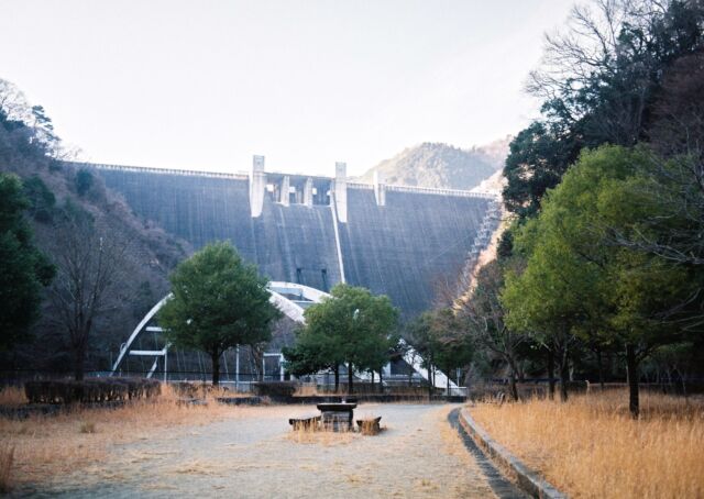 ダムはノスタルジーを貯蔵しては、放流する巨大な装置だ。#dam #film #gold200 #snap #ダム