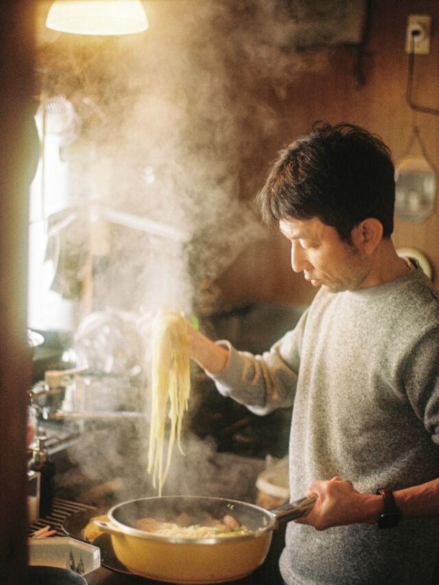 我家でパスタを作ってくれている父#snap #cooking #film #carlzeissplanar50 #kodak